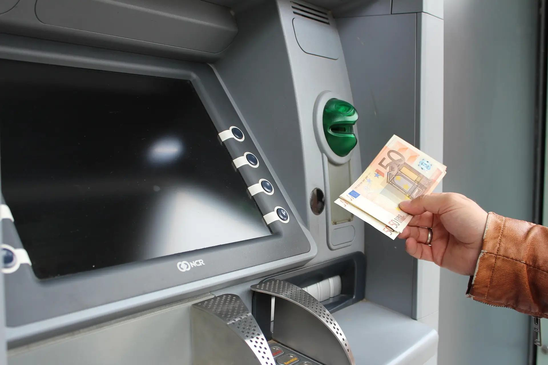 Bargeldbezug an einem Automaten