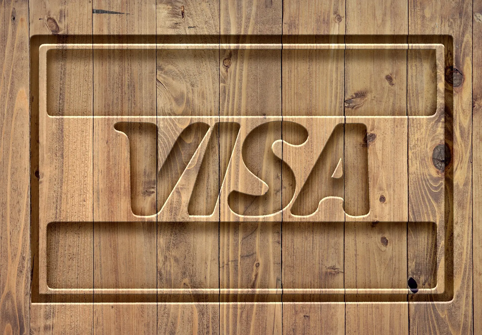 Logo Visa gravé dans le bois