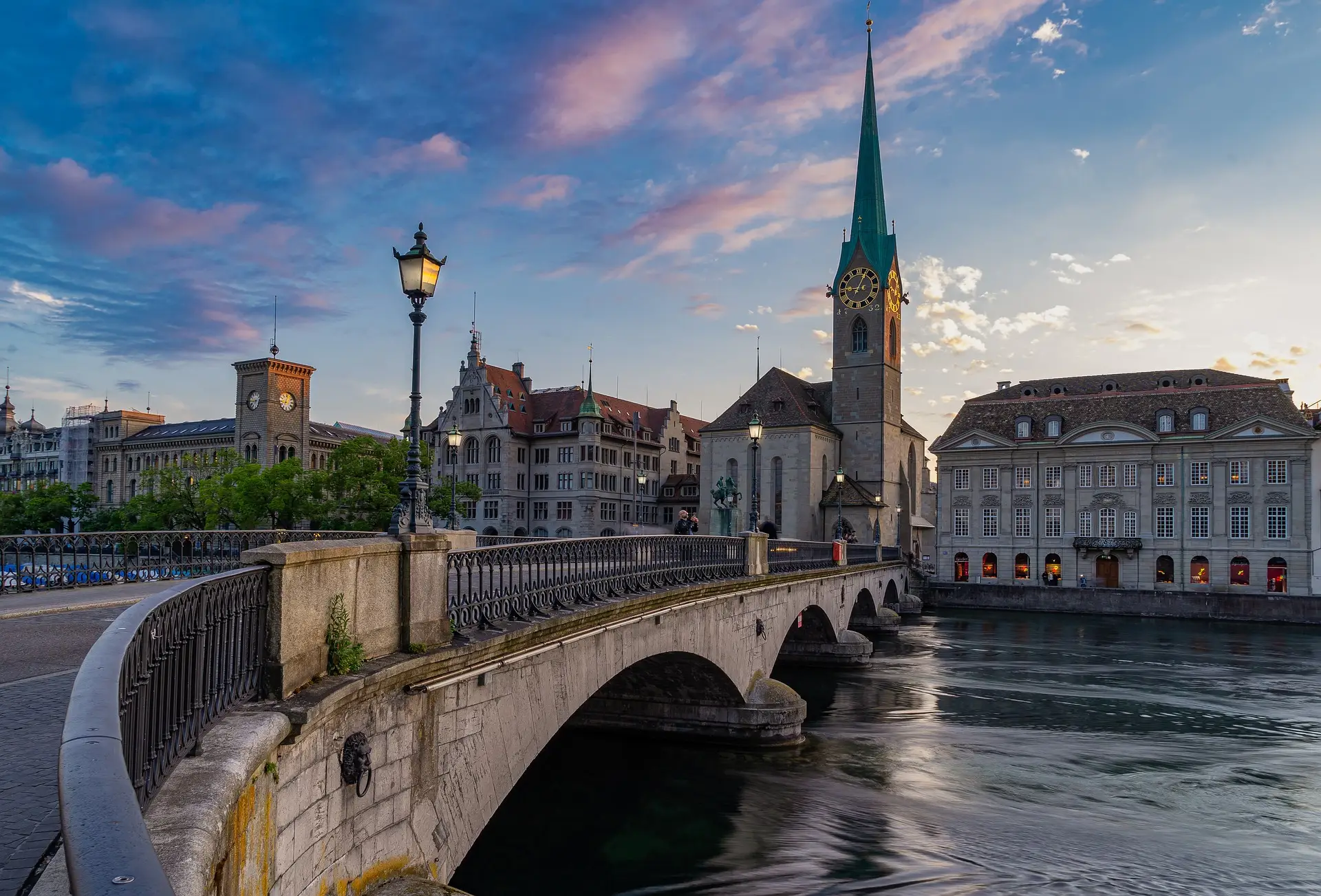 Zürich: Münsterbrücke und Fraumünster an der Limmat